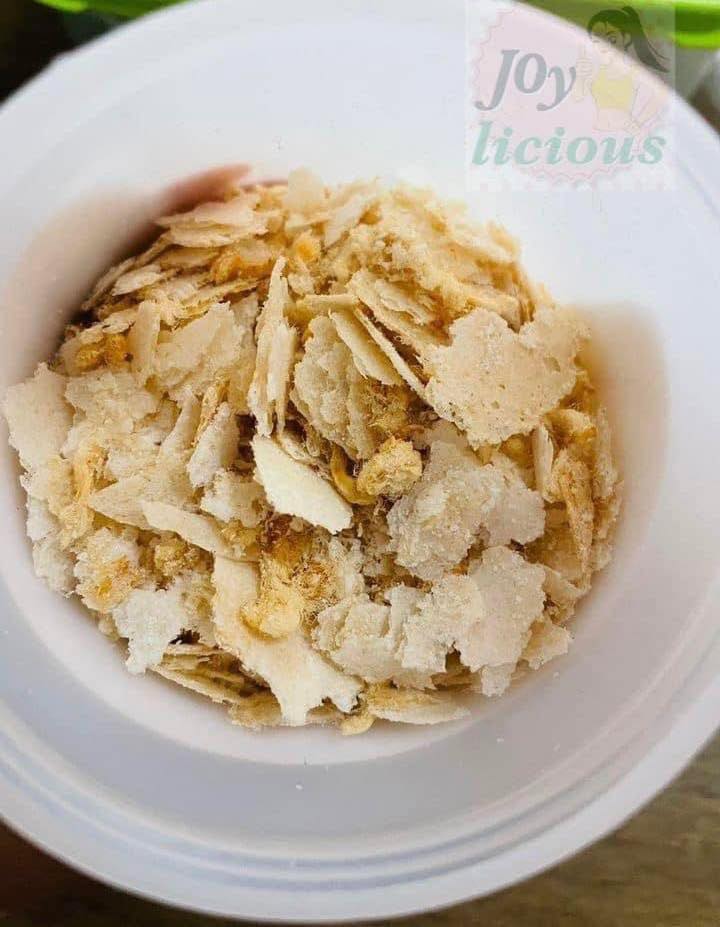 Crispy rice crackers with shredded pork (ข้าวตังหมูหย่อง)