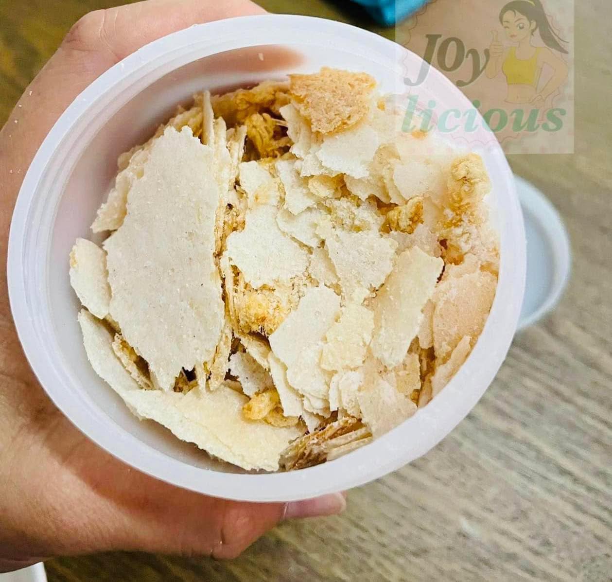 Crispy rice crackers with shredded pork (ข้าวตังหมูหย่อง)