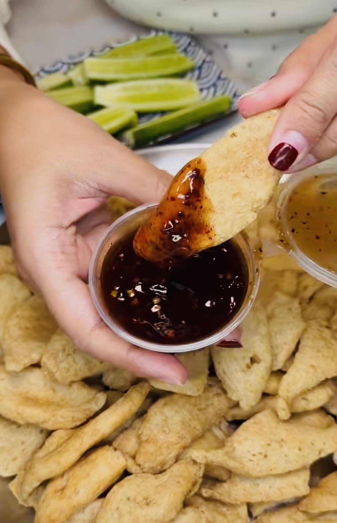 Crispy fried fish balls (ลูกชิ้นปลาระเบิดทอดกรอบ)